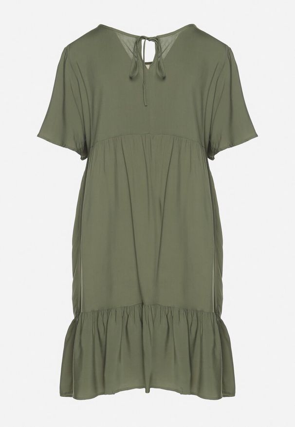 Born2be - Ciemnozielona Sukienka z Bawełny o Rozkloszowanym Kroju z Wiązaniem przy Dekolcie Mepilea. Okazja: na co dzień. Kolor: zielony. Materiał: bawełna. Długość rękawa: krótki rękaw. Sezon: wiosna, lato. Typ sukienki: rozkloszowane. Styl: klasyczny, casual, elegancki
