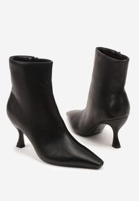 Renee - Czarne Botki Vices na Kaczuszce Fallonea. Kolor: czarny. Materiał: jeans. Obcas: na szpilce. Styl: elegancki. Wysokość obcasa: średni