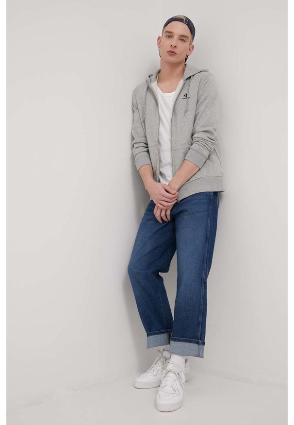 Converse bluza męska kolor szary z kapturem gładka. Okazja: na co dzień. Typ kołnierza: kaptur. Kolor: szary. Wzór: gładki. Styl: casual
