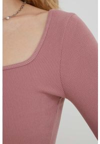 Hollister Co. longsleeve damski kolor różowy. Typ kołnierza: dekolt w karo. Kolor: różowy. Materiał: dzianina. Długość rękawa: długi rękaw. Wzór: gładki #3