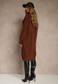 Renee - Brązowa Sweterkowa Sukienka z Bawełną i Wełną Ozdobiona Suwakiem Reinda. Okazja: na co dzień, na imprezę. Kolor: brązowy. Materiał: wełna, bawełna. Wzór: aplikacja. Typ sukienki: proste, oversize. Styl: casual. Długość: midi #4