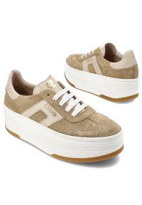 Beżowe Sneakersy Carinii Modne Obuwie Damskie Na Platformie. Okazja: na spacer, na co dzień. Kolor: beżowy. Materiał: zamsz. Obcas: na platformie. Styl: elegancki, casual #4