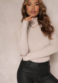 Renee - Jasnobeżowy Dopasowany Golf z Długim Rękawem Aerwinna. Typ kołnierza: golf. Kolor: beżowy. Materiał: wiskoza. Długość rękawa: długi rękaw. Długość: długie. Styl: klasyczny #3