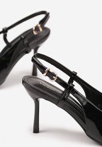 Renee - Czarne Sandały Lakierowane Vices na Szpilce Slingback Raleira. Okazja: na co dzień, na imprezę, na spacer. Nosek buta: szpiczasty. Zapięcie: sprzączka. Kolor: czarny. Materiał: lakier. Obcas: na szpilce. Styl: klasyczny, casual. Wysokość obcasa: średni