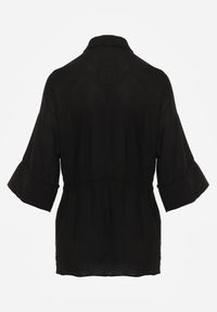 Born2be - Czarna Koszula z Bawełną i Lnem Ozdobiona Wycięciami i Ściągana w Pasie Harwinds. Okazja: do pracy, na co dzień. Kolor: czarny. Materiał: bawełna, len. Wzór: aplikacja. Styl: klasyczny, casual #5