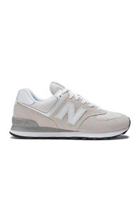 Buty do chodzenia męskie New Balance 574. Zapięcie: sznurówki. Kolor: wielokolorowy, czarny, biały. Materiał: materiał, tkanina, syntetyk, zamsz. Szerokość cholewki: normalna. Model: New Balance 574. Sport: turystyka piesza