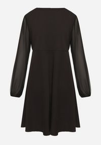 Born2be - Czarna Sukienka o Rozkloszowanym Kroju z Półtransparentnymi Rękawami Edalinne. Okazja: na co dzień, do pracy. Kolor: czarny. Materiał: skóra. Typ sukienki: proste. Styl: casual, elegancki #4