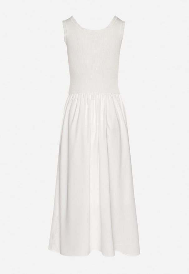 Born2be - Biała Wiskozowa Sukienka o Rozkloszowanym Kroju z Ozdobną Naszywką Ronestra. Okazja: na co dzień. Kolor: biały. Materiał: wiskoza. Wzór: aplikacja. Typ sukienki: proste. Styl: klasyczny, casual