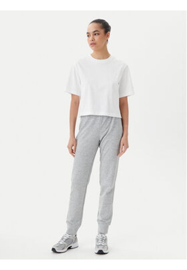 Champion Spodnie dresowe 118101 Szary Slim Fit. Kolor: szary. Materiał: bawełna