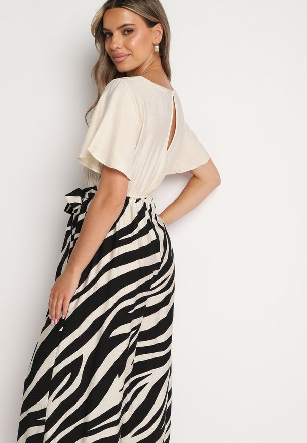 Born2be - Czarno-Biały Taliowany Kombinezon z Szerokimi Nogawkami i Paskiem w Talii Nellma. Okazja: na co dzień. Kolor: czarny. Materiał: wiskoza. Długość rękawa: krótki rękaw. Długość: krótkie. Styl: casual, elegancki