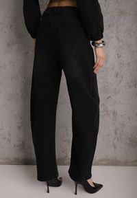 Renee - Czarne Jeansy Barrel Fit High Waist z Bawełną Rolimia. Okazja: na co dzień. Stan: podwyższony. Kolor: czarny. Styl: casual #4