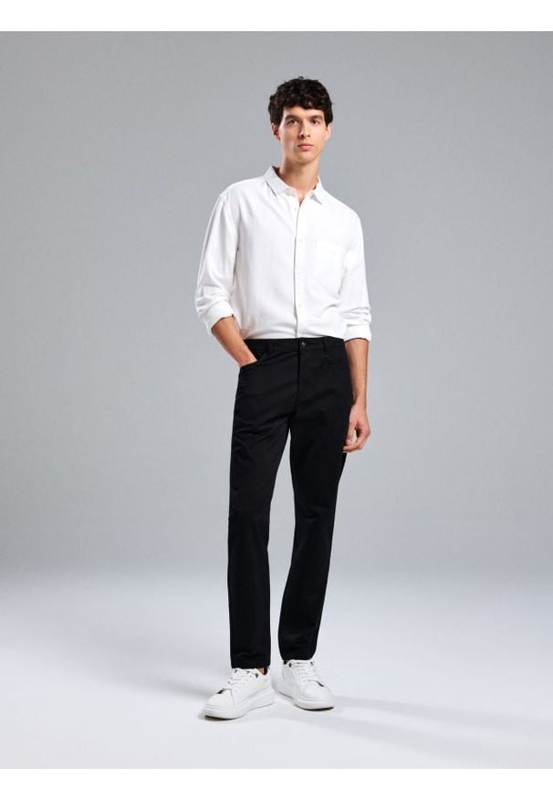 Sinsay - Spodnie slim - czarny. Kolor: czarny