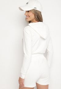 Born2be - Biały Bawełniany Komplet Sportowy Bluza z Kapturem i Szorty Izilia. Kolor: biały. Materiał: bawełna #5