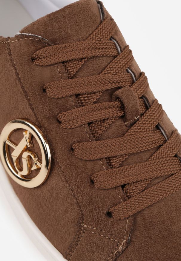 Born2be - Jasnobrązowe Sneakersy Vices na Grubej Podeszwie z Metaliczną Ozdobą Tatorelis. Okazja: na co dzień, do pracy. Kolor: beżowy. Materiał: jeans. Wzór: aplikacja