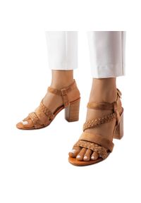 eVento - Evento Brązowe sandały z plecionymi paskami Octave. Zapięcie: pasek. Kolor: brązowy. Styl: klasyczny #3