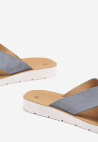 Born2be - Niebieskie Klapki z Cholewką ze Skrzyżowanymi Paskami Liorane. Okazja: na co dzień. Kolor: niebieski. Wzór: haft. Sezon: lato. Styl: elegancki, casual