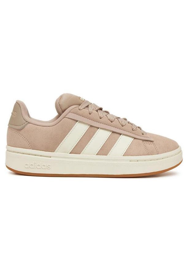 Adidas - Kapcie ADIDAS GRAND COURT ALPHA 0 Nago. Kolor: beżowy. Materiał: syntetyk, skóra. Sport: turystyka piesza