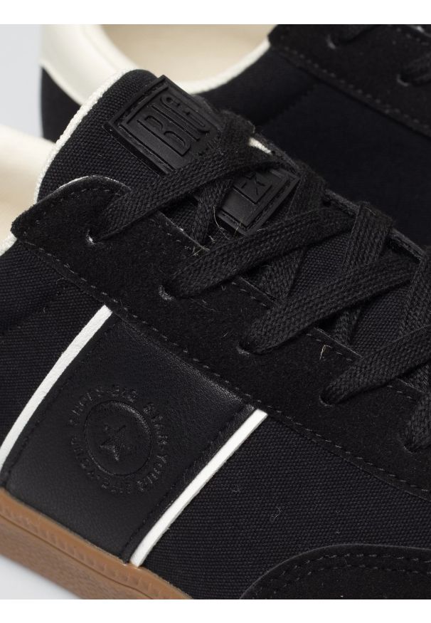 Big-Star - Sneakersy męskie z białymi akcentami czarne TT174129 906. Nosek buta: okrągły. Zapięcie: sznurówki. Kolor: czarny. Materiał: guma, syntetyk, materiał