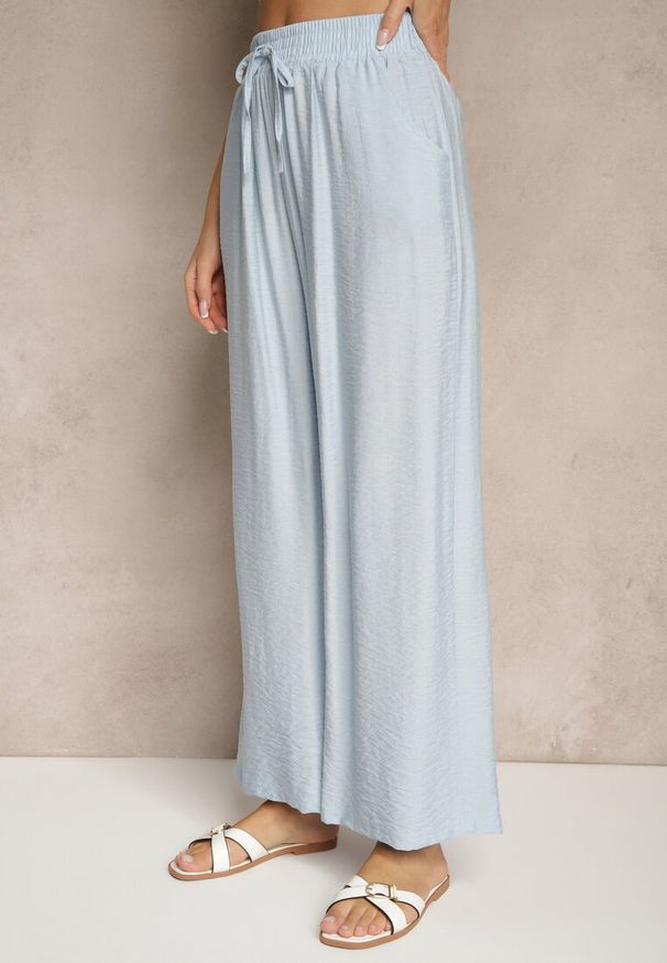 Renee - Niebieskie Szerokie Spodnie High Waist z Wiskozy z Gumką w Talii Lannalie. Okazja: na co dzień. Stan: podwyższony. Kolor: niebieski. Materiał: wiskoza. Styl: elegancki, casual