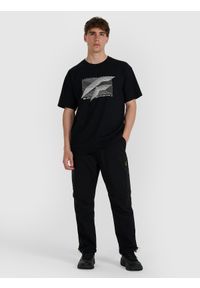 4f - 4F T-shirt regular z nadrukiem męski - czarny L. Okazja: na co dzień. Kolor: czarny. Materiał: materiał, bawełna. Wzór: nadruk. Styl: casual