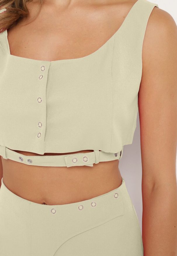 Born2be - Jasnozielony Top Zapinany na Napy z Ozdobnym Paskiem Tiamarose. Okazja: na co dzień. Kolor: zielony. Materiał: jeans. Sezon: lato. Styl: wizytowy, casual, elegancki