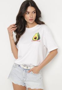 Born2be - Biały T-shirt z Bawełną i Motywem Awokado Addixa. Okazja: na co dzień. Kolor: biały. Materiał: bawełna. Styl: klasyczny, casual #5