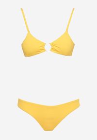 Born2be - Żółte Bikini z Ozdobnym Kółkiem Przy Biustonoszu Naveena. Kolor: żółty. Wzór: aplikacja