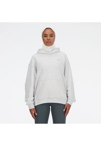 Bluza damska New Balance WT41537AHH – szara. Okazja: na co dzień. Kolor: szary. Materiał: bawełna, prążkowany, dresówka. Wzór: ze splotem. Styl: klasyczny, casual