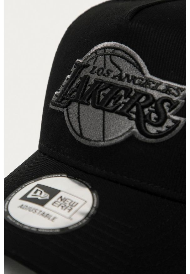 New Era Czapka kolor czarny z aplikacją. Kolor: czarny. Wzór: aplikacja
