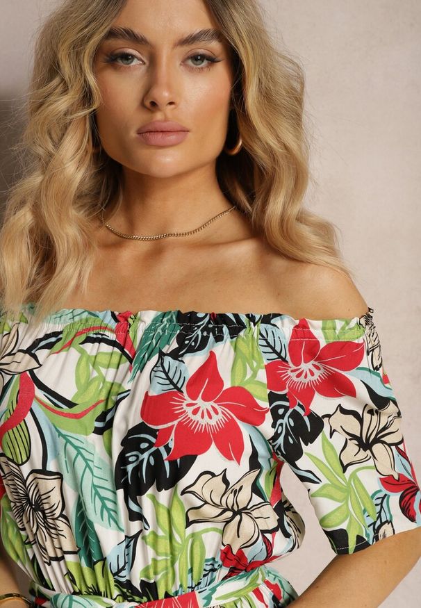 Renee - Zielono-Różowa Wiskozowa Sukienka o Rozkloszowanym Kroju z Paskiem w Talii w Kwiatowy Print Rosubia. Okazja: na co dzień. Typ kołnierza: dekolt w łódkę. Kolor: zielony. Wzór: nadruk, kwiaty. Typ sukienki: proste. Materiał: wiskoza. Sezon: lato. Styl: casual, wizytowy. Długość: mini