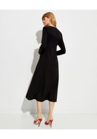 SAKS POTTS - Czarna sukienka Simple. Kolor: czarny. Materiał: materiał. Długość rękawa: długi rękaw. Wzór: aplikacja, nadruk. Długość: midi #5