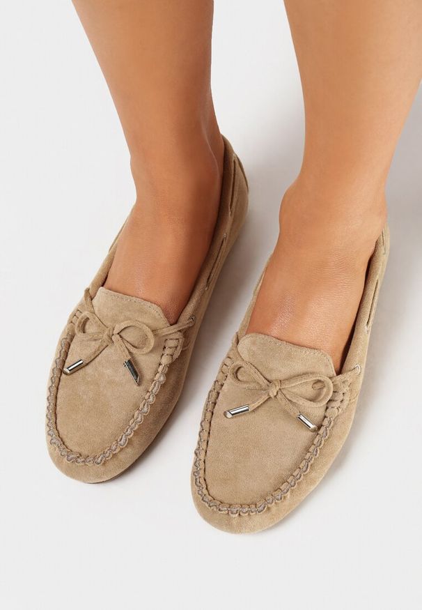 Born2be - Ciemnobeżowe Mokasyny z Ozdobną Kokardką i Wiązaniami po Bokach Vimedia. Okazja: na co dzień. Kolor: beżowy. Materiał: jeans. Styl: casual