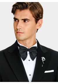 Pako Lorente - PAKO LORENTE – Elegancka czarna mucha męska. Okazja: na wesele, na ślub cywilny, na imprezę. Kolor: czarny. Materiał: jedwab. Wzór: gładki. Styl: elegancki #5