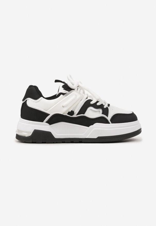Born2be - Czarne Płaskie Sneakersy z Geometrycznym Zdobieniem Evithia. Nosek buta: okrągły. Zapięcie: sznurówki. Kolor: czarny. Materiał: materiał. Wzór: aplikacja, geometria. Obcas: na obcasie. Wysokość obcasa: niski