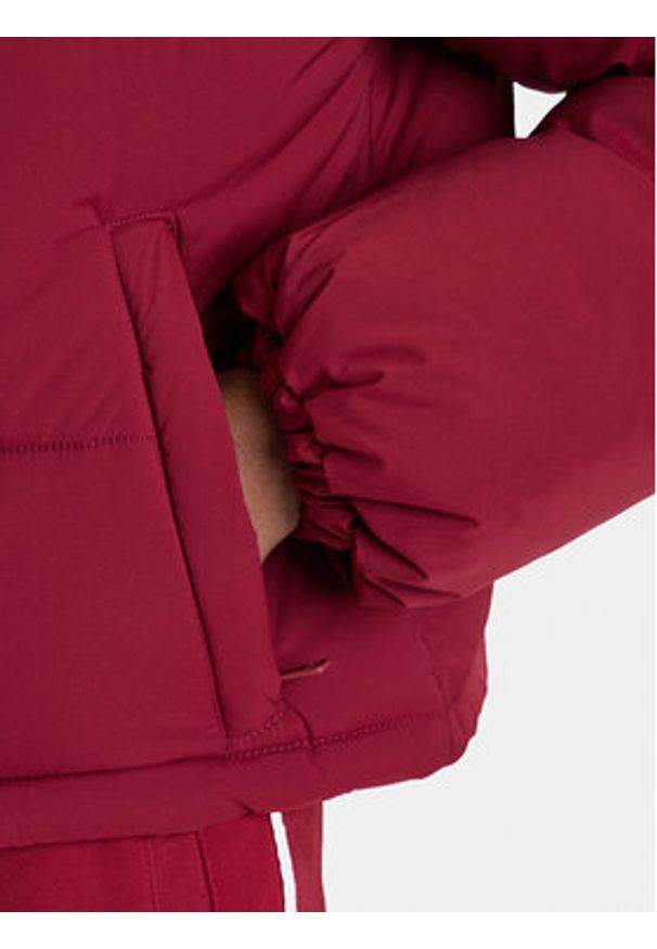 Guess Jeans Kurtka zimowa W4BL20 WGII2 Czerwony Regular Fit. Kolor: czerwony. Materiał: syntetyk. Sezon: zima