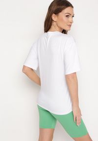 Born2be - Zielono-Biały Komplet T-shirt z Nadrukiem i Kolarki z Wysokim Stanem Jannesca. Kolor: zielony. Materiał: tkanina. Wzór: nadruk