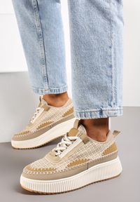 Born2be - Ciemnobeżowe Sneakersy na Platformie z Tweedową Wstawką Nanelwi. Kolor: beżowy. Wzór: aplikacja. Obcas: na platformie #1