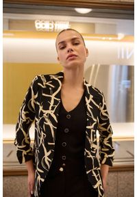 MOODO - Marynarka z marszczonymi rękawami 3/4 czarna. Kolor: czarny. Materiał: poliester, elastan #1