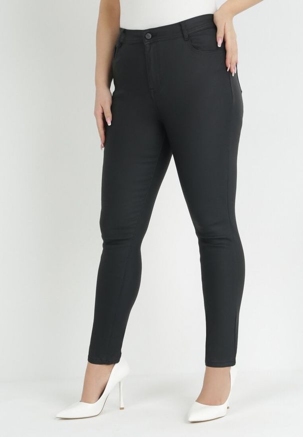 Born2be - Czarne Spodnie Skinny Gasi. Kolekcja: plus size. Kolor: czarny