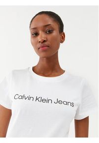Calvin Klein Jeans T-Shirt J20J220253 Biały Slim Fit. Kolor: biały. Materiał: bawełna