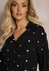 Renee - Czarna Klasyczna Koszula Bawełniana z Dodatkiem Lnu Larnniea. Okazja: na spacer. Kolor: czarny. Materiał: bawełna, len. Sezon: lato. Styl: klasyczny