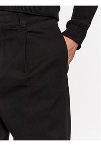 Calvin Klein Jeans Spodnie materiałowe J30J324038 Czarny Regular Fit. Kolor: czarny. Materiał: bawełna #4