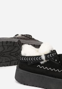 Born2be - Czarne Śniegowce na Grubej Podeszwie z Frędzlami i Haftem Linodis. Okazja: na spacer, na co dzień. Kolor: czarny. Materiał: jeans. Wzór: haft. Sezon: jesień. Styl: casual #2