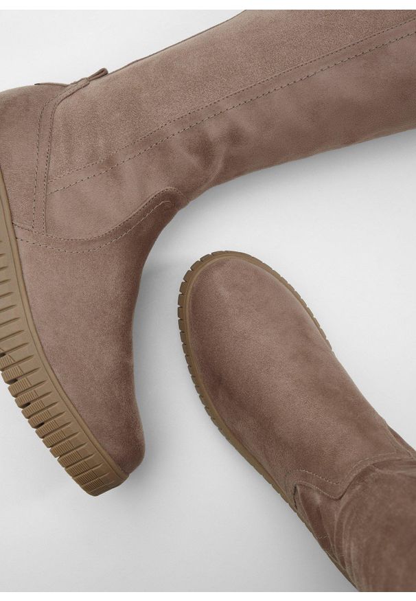 bonprix - Kozaki Jana o wygodnej tęgości. Kolor: brązowy