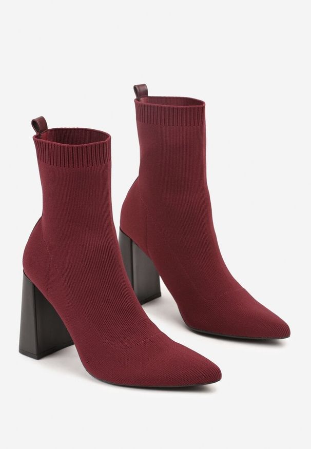 Renee - Bordowe Botki Vices na Geometrycznym Słupku ze Skarpetową Cholewką Falunelle. Okazja: na co dzień. Kolor: czerwony. Materiał: jeans. Szerokość cholewki: normalna. Wzór: geometria. Obcas: na słupku. Styl: street, casual, elegancki
