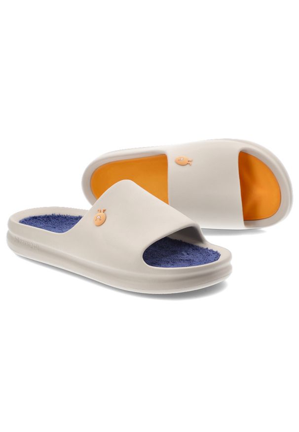 Hot Potatoes by Gioseppo - Beżowe Klapki Damskie Hot Potatoes Z Wymienną Wkładką. Okazja: na co dzień. Kolor: beżowy. Wzór: aplikacja. Sezon: lato. Styl: casual, elegancki