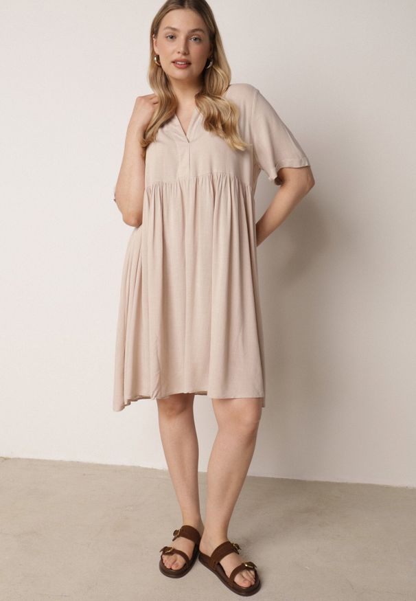 Born2be - Beżowa Rozkloszowana Sukienka w Koszulowym Stylu z Bawełny Normae. Okazja: na co dzień, do pracy. Kolor: beżowy. Materiał: bawełna. Typ sukienki: koszulowe. Styl: casual, klasyczny