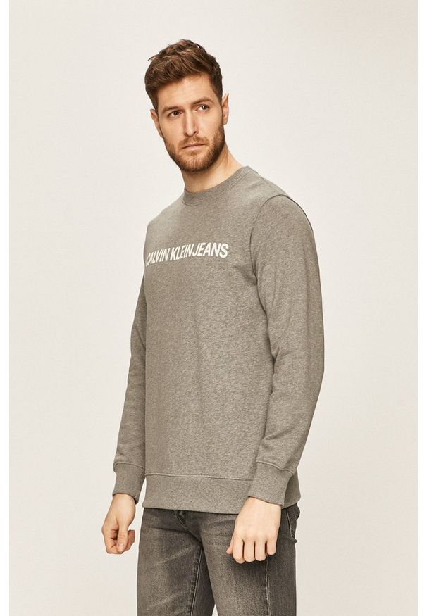 Calvin Klein Jeans - Bluza. Okazja: na co dzień. Kolor: szary. Wzór: nadruk. Styl: casual