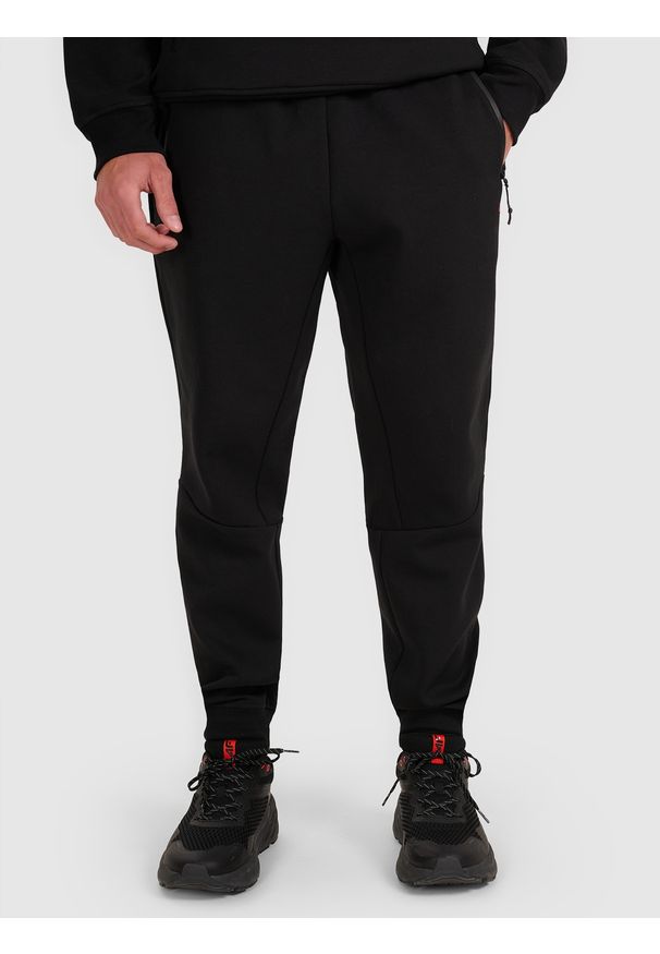 4f - 4F Spodnie dresowe joggery męskie - czarne 3XL. Kolor: czarny. Materiał: dresówka. Wzór: gładki, ze splotem. Sport: fitness