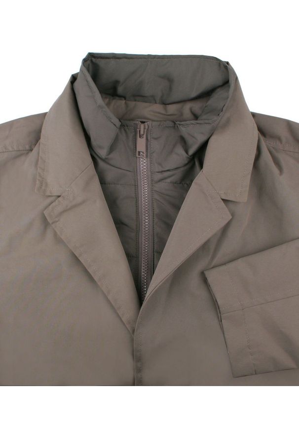 Krótki, Męski Płaszcz Przejściowy z Wysokim Kołnierzem - Brave Soul - Taupe. Kolor: brązowy, beżowy, wielokolorowy. Materiał: poliester. Długość: krótkie. Sezon: wiosna, jesień